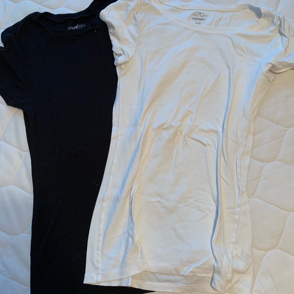 Old Navy black and white t-shirts